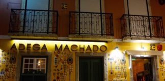 Lisboa: Cena con actuaciones de fado en Adega Machado