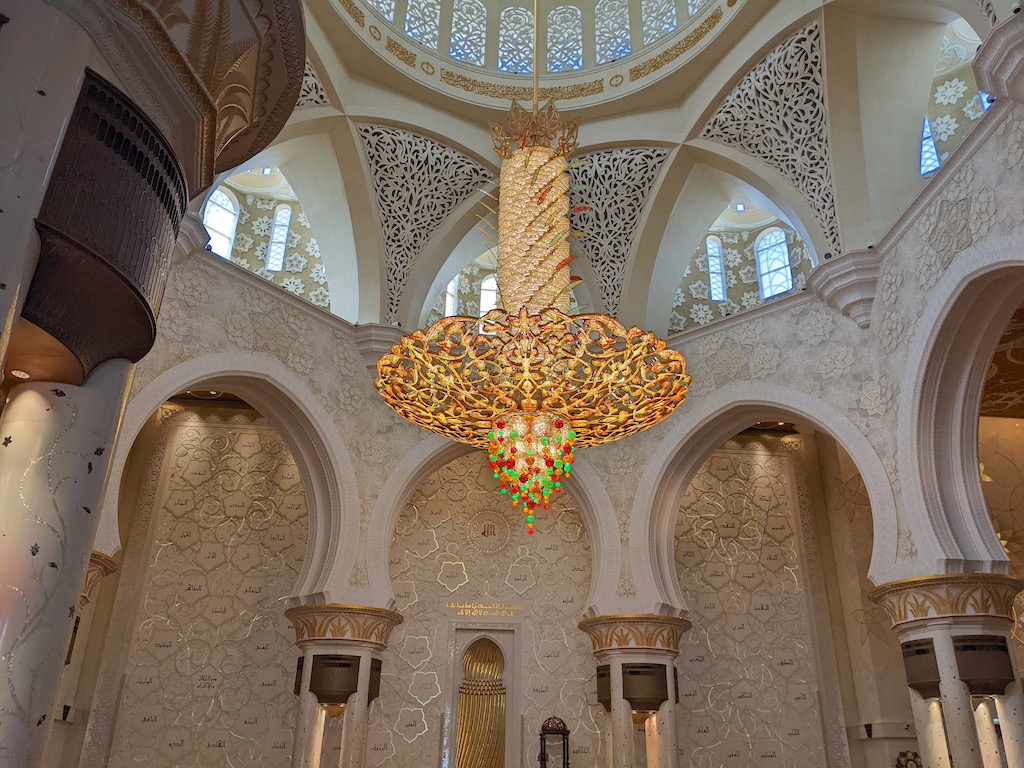 A Grande Mesquita do Sheikh Zayed em Abu Dhabi