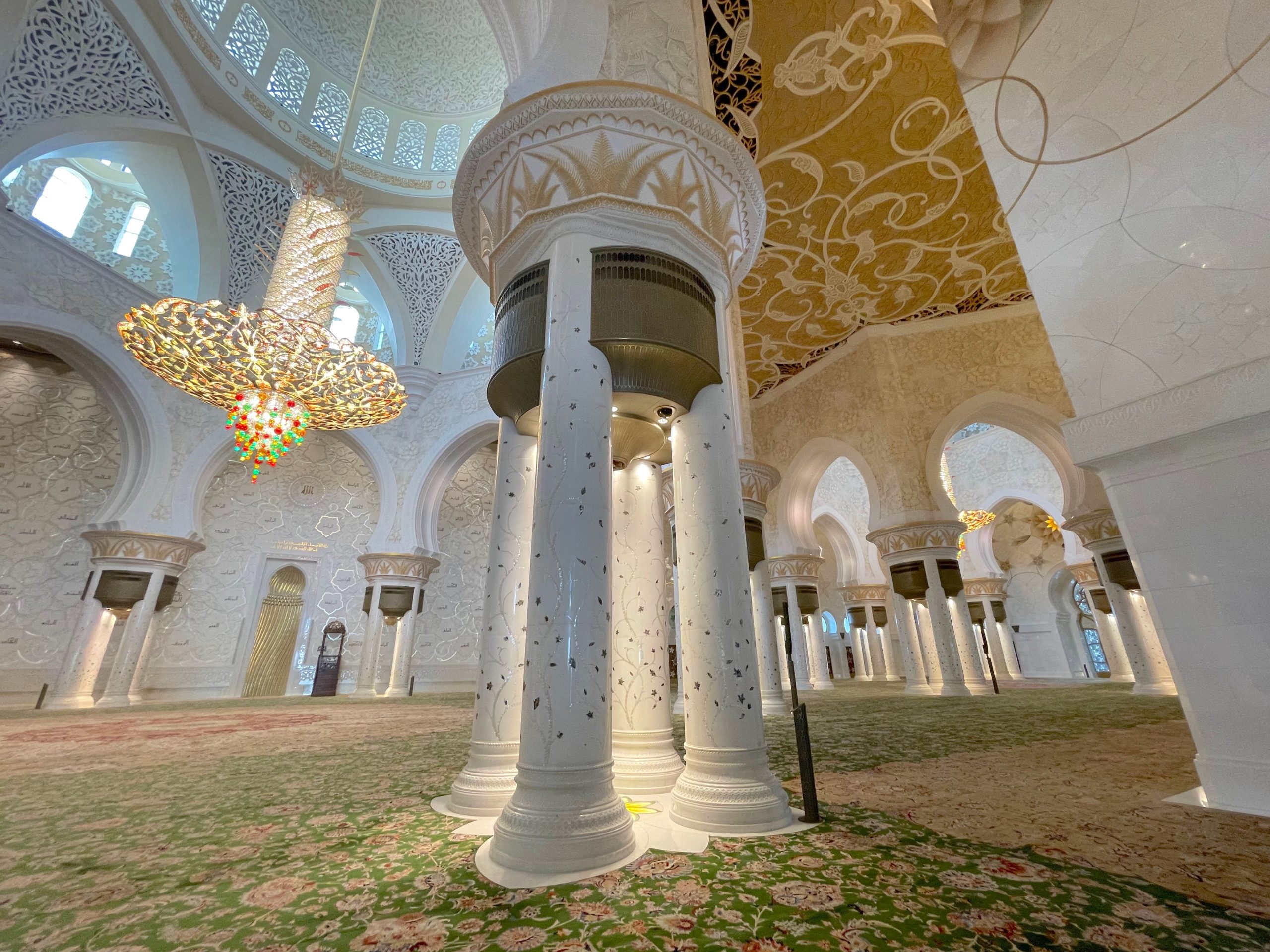 A Grande Mesquita do Sheikh Zayed em Abu Dhabi