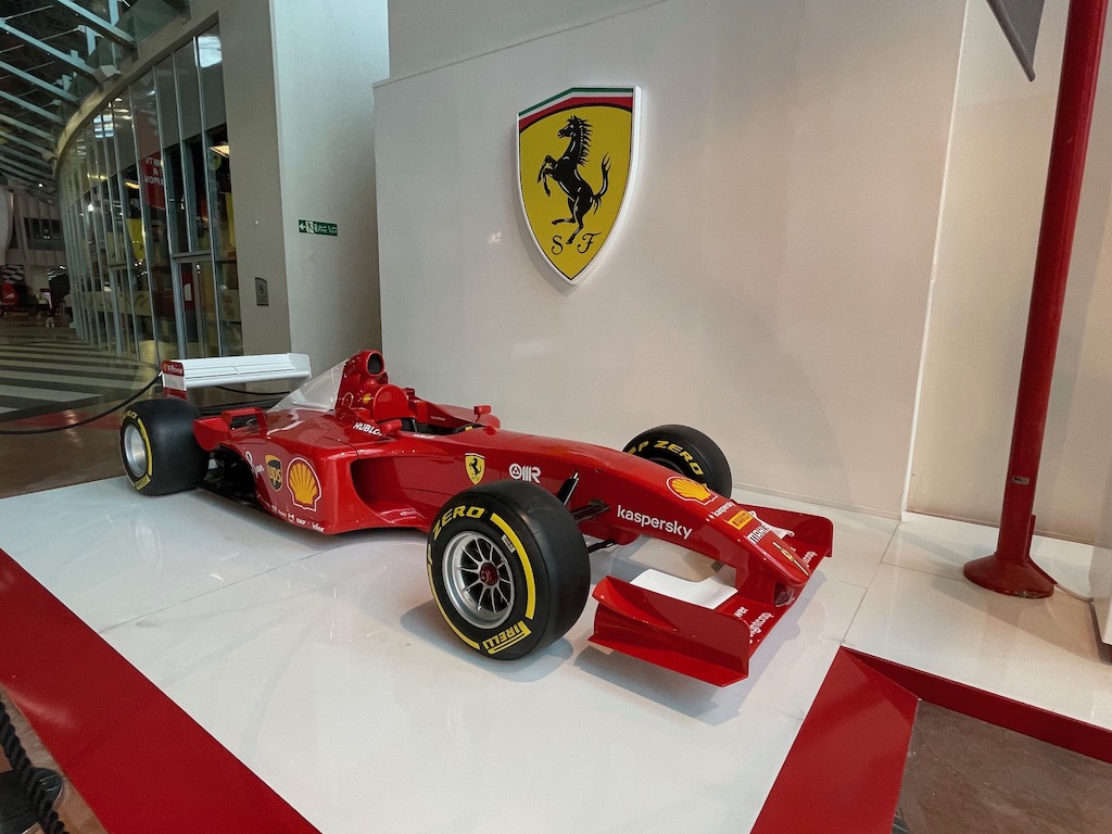 Ferrari World Abu Dhabi: 1º Parque Temático da Ferrari no mundo