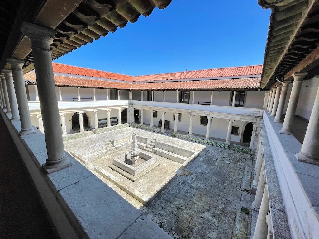 Portugal: Museo de Aveiro e Iglesia del Convento de Jesús