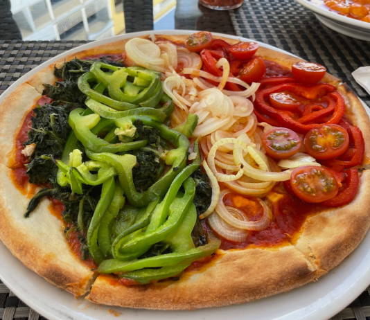 Portugal: L'Oasis Pizzeria in Armação de Pêra, Algarve