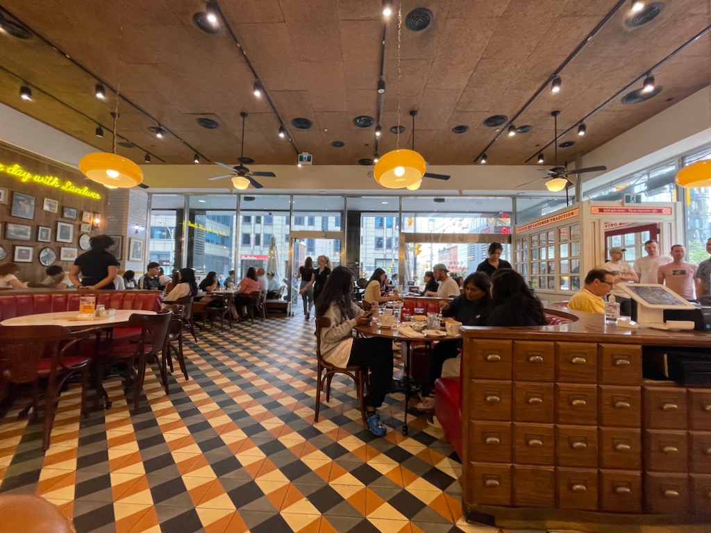 Cafe Landwer: Rede de restaurantes em Toronto