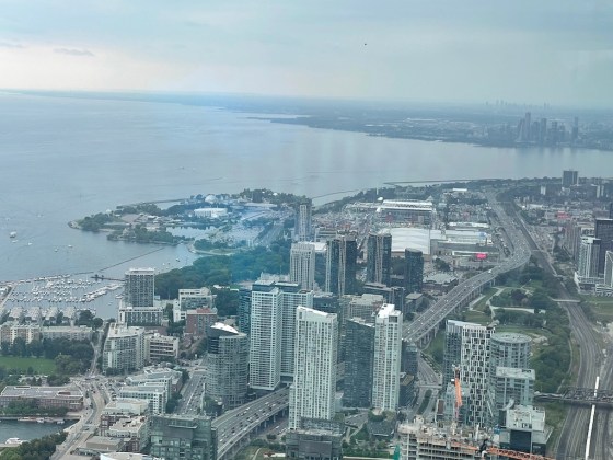 Canadá: Cómo visitar la gigantesca Torre CN en Toronto