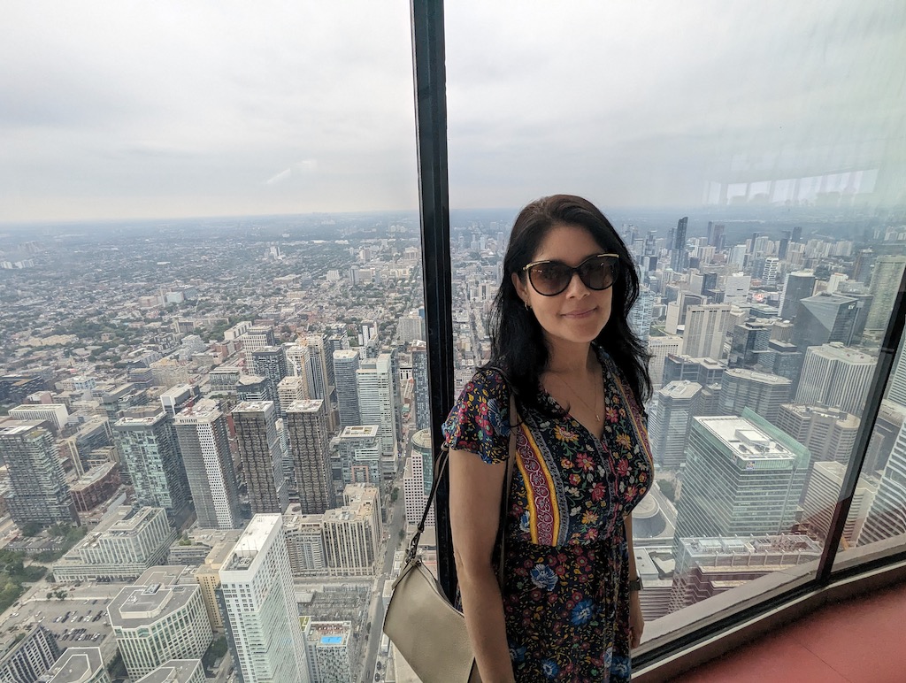 Canada: How to visit the giant CN Tower in Toronto