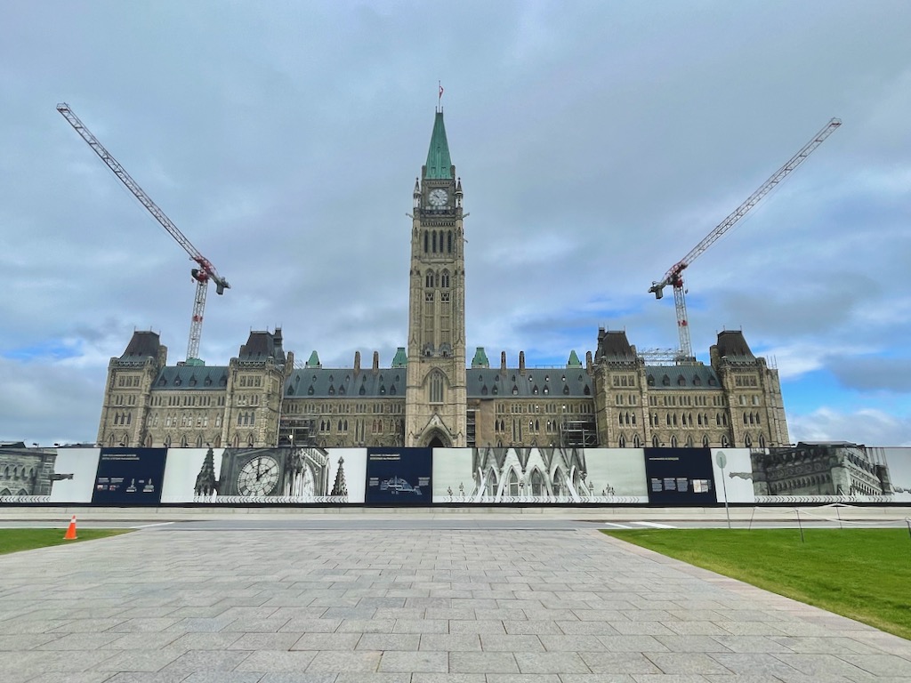 Ottawa: 4 recorridos por el Parlamento de Canadá (oficial y gratuito)