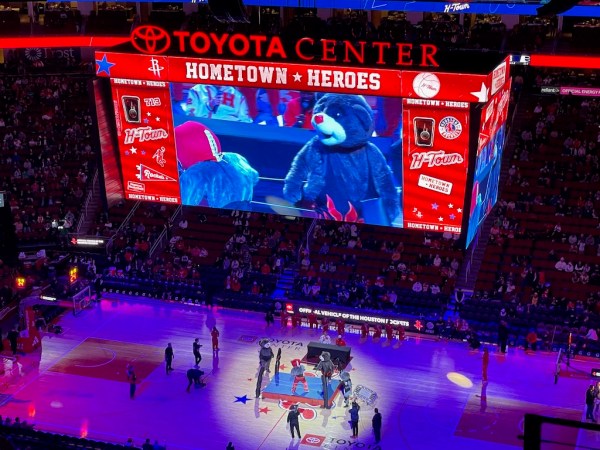 Texas: Assistindo a um jogo de basquete do Houston Rockets - Viajonários